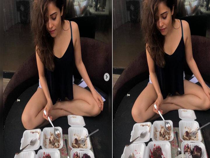 Nushrratt Bharuccha Share Photo while she eating lot of ice cream Nushrratt Bharuccha अपने घर पर प्लेट भर के मीठा खाते हुए दी दिखाई, देखें फोटो