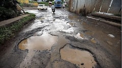 અમદાવાદઃ થોડાક વરસાદની અંદર શહેરના પોશ વિસ્તારના રસ્તા બન્યા ખખડધજ,જુઓ વીડિયો