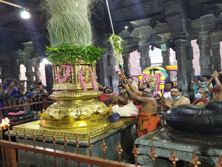 அலங்கரிக்கப்பட்ட கொடி மரம்