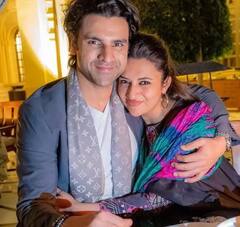 प्यार में बदली दोस्ती तो झटपट शादी के बंधन में बंध गए ये टीवी सेलेब्स