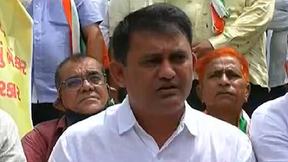 Rajkot: સૌરાષ્ટ્ર યુનિવર્સિટીમાં કોગ્રેસનું વિરોધ પ્રદર્શન, કોગ્રેસના નેતાઓનું બેનરો સાથે ધરણા યોજ્યા