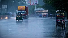 Heavy rains lash in Delhi, waterlogged streets and potholes