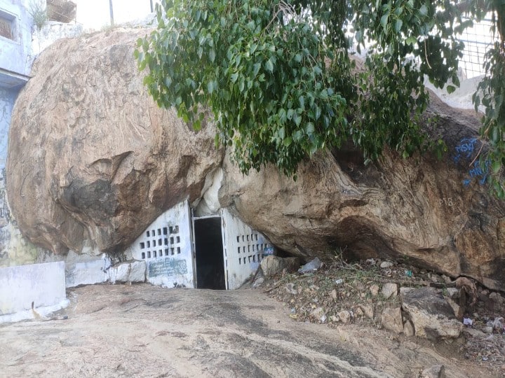 A jade bed has been found in Madurai Madurai: மதுரையில் தேடத் தேட கிடைத்து வரும் சமணர்களின் சான்றுகள்... குகைகளில் அதிகரிக்கும் ஆய்வுகள்