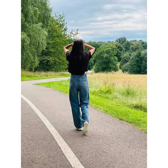 ২০২১ সালের শুরুতেই মা হয়েছেন অভিনেত্রী। আপাতত ভারতীয় ক্রিকেট টিমের সঙ্গে লন্ডনে 'কোয়ালিটি টাইম' কাটাচ্ছেন অনুষ্কা। রয়েছেন বলি অভিনেত্রী এবং কে এল রাহুলের বান্ধবী আথিয়া শেট্টিও।