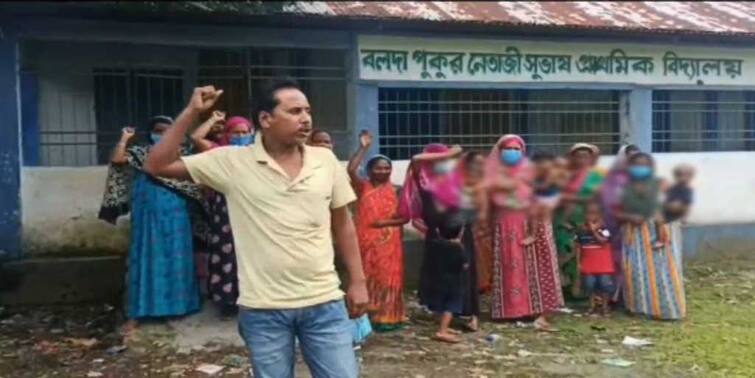 Jalpaiguri Rajganj Headmaster accused of fraud mid day meal fund, parents protest at school Jalpaiguri:  মিড-ডে মিলের টাকা 'আত্মসাৎ' প্রধান শিক্ষকের, স্কুলে বিক্ষোভ অভিভাবকদের