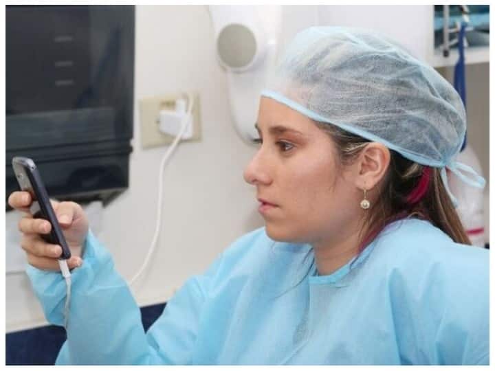 Mobile phone should not be taken in the ICU of the hospital even by mistake, it may be a danger अगर आप भी अस्पताल के ICU में ले जाते हैं मोबाइल तो हो जाएं अलर्ट! उठाने पड़ सकते हैं ये नुकसान
