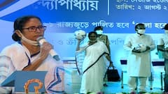 Mamata Banerjee: ইন্ডোরের মঞ্চে ফুটবল ছুঁড়ে 'খেলা হবে' দিবসের সূচনা মমতার