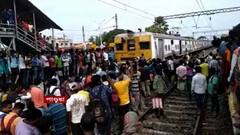Pandua Rail Blockade: স্টাফ স্পেশালে উঠতে দেওয়ার দাবিতে পাণ্ডুয়ায় রেল অবরোধ