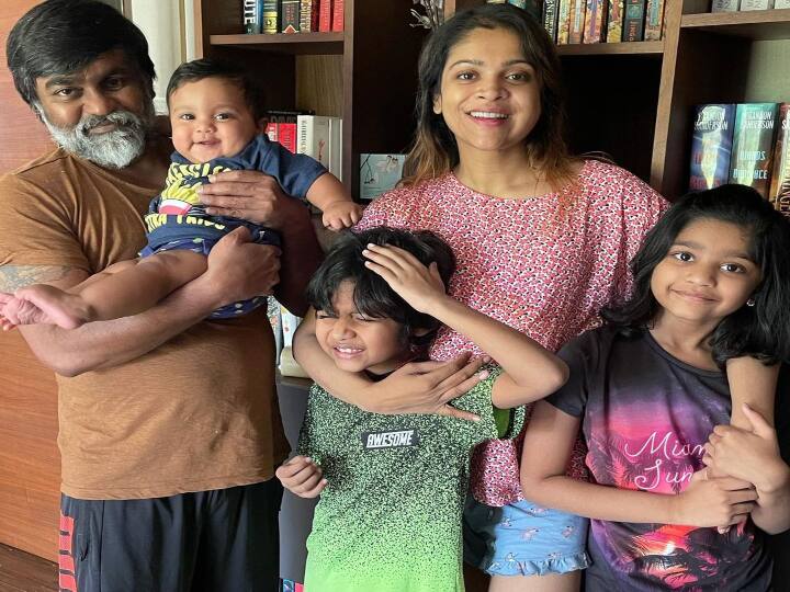 Director Selvaraghavan shared parents earlier struggles Selvarahavan: பசி கொடுமை... பொய் சொல்லி பக்கத்துக்கு வீட்டில் அம்மா இதை வாங்குவாங்க! செல்வராகவன் பகிர்ந்த வேதனை தகவல்!