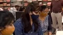 અમદાવાદમાં ખરીદદારીની ધૂમ, વેપારીઓ આપી રહ્યા છે ડીસકાઉન્ટ અને સારી ઓફરો