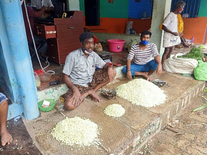 கொரோனா விதிமுறை.. மதுரை பூ மார்கெட்டை தற்காலிகமாக மூட உத்தரவிட்ட ஆட்சியர்!