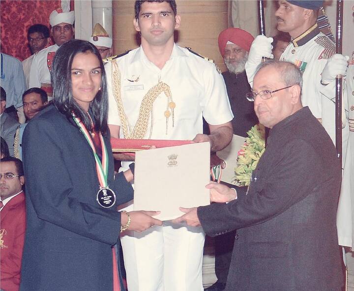 అప్పటి రాష్ట్రపతి ప్రణబ్ ముఖర్జీతో