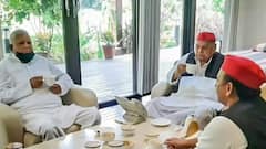 Lalu Prasad Yadav meets Mulayam Singh Yadav over a cup of tea