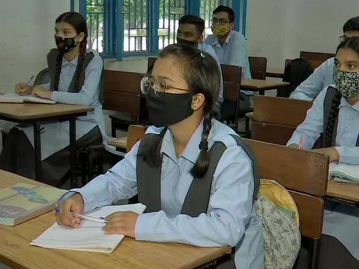 High Court to hear plea to challenge Uttarakhand government decision to reopen schools उत्तराखंड: कोरोना काल में स्कूलों को खोलने के फैसले को चुनौती, आज हाईकोर्ट में सुनवाई