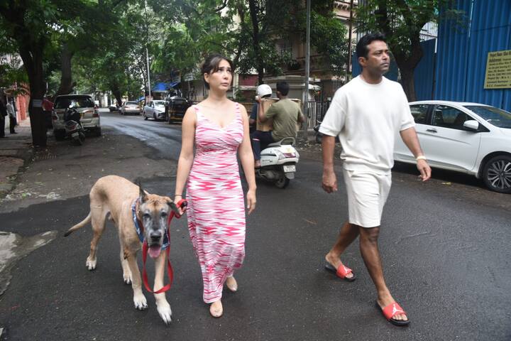 Rumoured new couple of Bollywood, actress Kim Sharma and ace tennis player Leander Paes has been hitting the headlines of lately. On Sunday, the duo was spotted by the paparazzi they took their dog out for a walk. [pic credit: Manav Manglani]