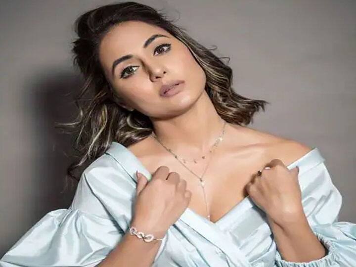 ‘ये रिश्ता क्या कहलाता है’ (Yeh Rishta Kya Kehlata Hai) की एक्ट्रेस हिना खान काफी लम्बे समय से रॉकी जायसवाल को डेट कर रही हैं. दोनों सोशल मीडिया पर अपने प्यार का इज़हार करने में कोई कसर नहीं छोड़ते हैं. दोनों के पोस्ट भी सोशल मीडिया पर जमकर वायरल होते हैं. फैंस को हिना और रॉकी की शादी का बेस्ब्री से इंतजार है.