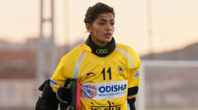 Tokyo Olympics 2020: Goalkeeper savita punia who saved penalties in ind Vs aus women's hockey match Goalkeeper Savita Punia: தனியா கெத்து காட்டி பூனியா ! ஆஸி.,யின் அஸ்திரங்களை ‛புஸ்’திரங்களாக்கிய இந்திய சுவர்!