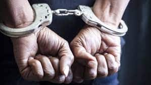 Noida 15 thousand rupees prize crook arrestedshot on foot in police encounter नोएडा: 15 हजार रूपये का इनामी बदमाश गिरफ्तार, पुलिस मुठभेड़ में पैर पर लगी गोली