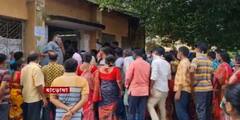 North 24 Pargana : হাসপাতালের চত্বরে রাতভর অপেক্ষার পরও অমিল ভ্যাকসিন, হাড়োয়ায় হয়রানি চলছেই