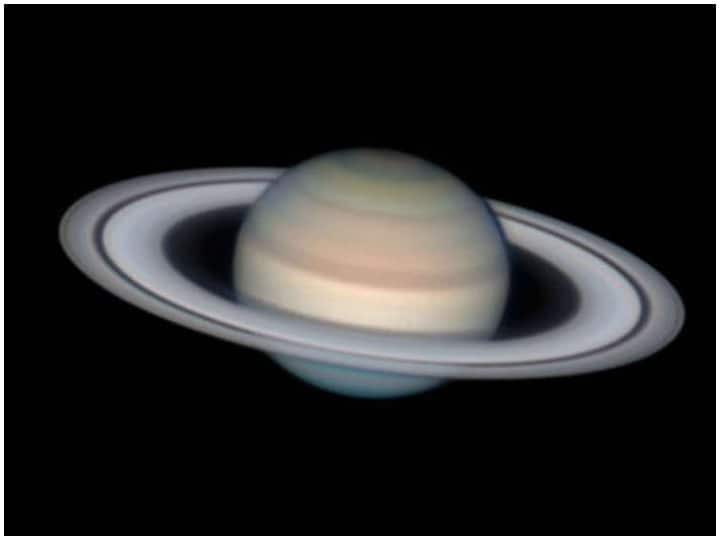 Earth and Saturn came close to each other, a beautiful view from the earth Earth and Saturn: एक बार फिर पास आए पृथ्वी और शनि ग्रह, जानें कितने समय में होते हैं करीब