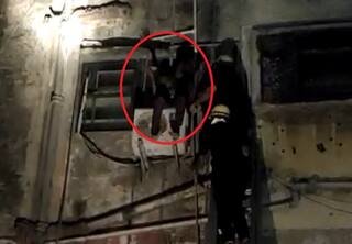 સુરતમાં યુવકની ધમાચકડીઃ ડ્રેનેજ પાઇપથી ચડી ગયો બીજા માળે, કહ્યું, 'પગે પડો તો જ નીચે ઉતરું'