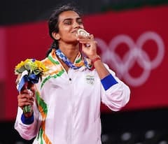 Tokyo Olympics: ప్రముఖులతో పీవీ సింధు