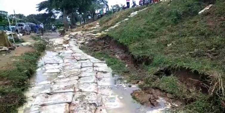 Hooghly Jangipara Leakage in Damodar river temporary dam leaves locals terrified, repair job being done Hooghly: জাঙ্গিপাড়ায় দামোদরের বাঁধে ফাটল, চুইয়ে পড়ছে জল, ধসছে মাটি, আতঙ্কে এলাকাবাসী