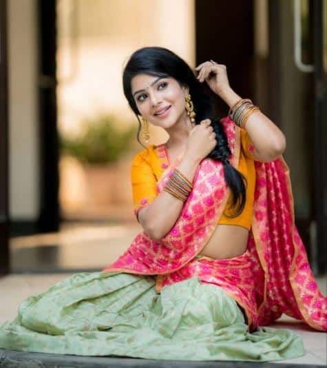Pavitra Lakshmi: South-Indian actress and dancer, Pavitra whose controversial photos went viral last year and and also invited backlash is also a contestant on the show.