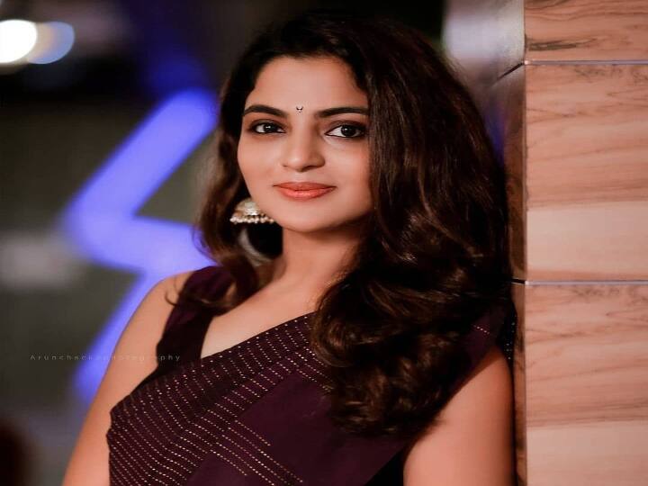 உன் ஞாபகம் தீயிட விறகாயிரம் வாங்கினேன் அறியாமலே நான் அதில் அரியாசனம் செய்கிறேன் PC: arunchackophotography