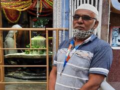 गंगा-जमुनी तहजीब की मिसाल, मनकामेश्वर मंदिर में सालों से सेवा कार्य करते आ रहे हैं महबूब अंसारी