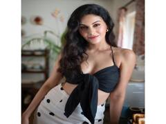 Amyra Dastur Photos: ஆத்தாடி ஆத்தாடி செம்பருத்தி பூக்காரி - அமைரா தஸ்தூர் போட்டோஷூட்