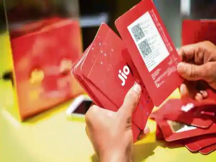 Reliance Jio is offering Buy 1, Get 1 Free offer on all its JioPhone prepaid plans JIO OFFER | ‛ஒன்று வாங்கினால் ஒன்று இலவசம் ‘ : ரூ.200க்கு குறைவான ஜியோவின் அசத்தல் திட்டங்கள் !