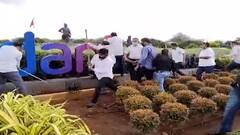 Mumbai : अदानी एअरपोर्ट हे नाव आम्ही सहन करणार नाही; शिवसैनिक आक्रमक