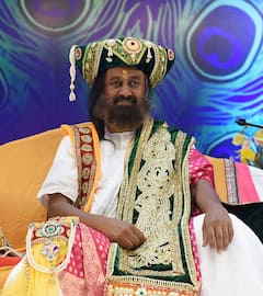 Ravi Shankar: నువ్వే రాజు - నువ్వే మంత్రి… ఎవరికోసం నువ్వు మారవద్దు: శ్రీశ్రీ రవిశంకర్