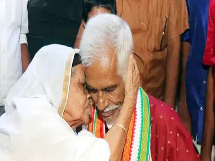 Kerala 45 year long wait for kerala mother & son finally ends; sajjad thangal reunites with family after plane crash Kerala: விமான விபத்தில் இறந்த மகன்: 45 ஆண்டுகளுக்குப் பின் தாயிடம் வந்த ஆச்சர்யம்!
