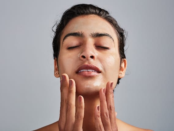 Monsoon Skin Care Tips: मानसून में इन स्किन केयर टिप्स को करें फॉलो, मिलेगी बेदाग और ग्लोइंग स्किन Monsoon Skin Care Tips: मानसून में इन स्किन केयर टिप्स को करें फॉलो, मिलेगी बेदाग और ग्लोइंग स्किन