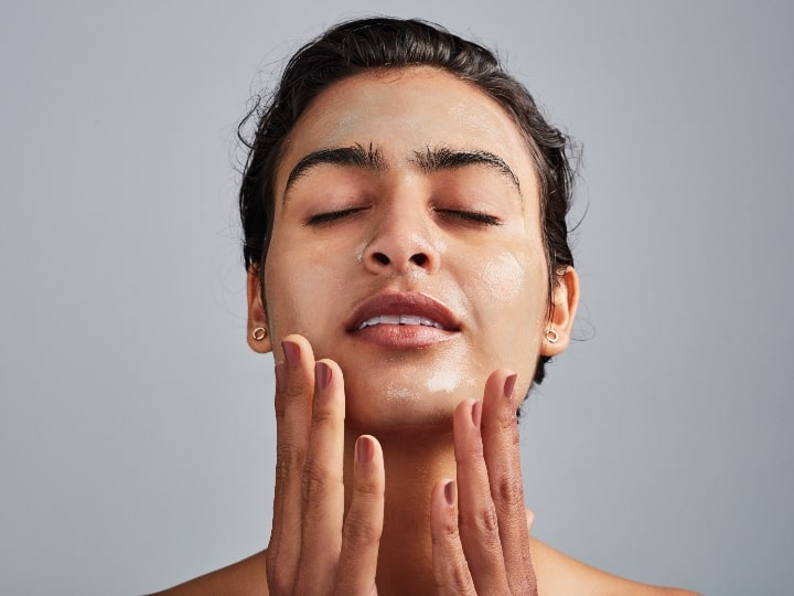 Follow These Skin Care Routine In Monsoon For Healthy And Glowing Skin |  Monsoon Skin Care Tips: Follow These Skincare Tips In Monsoon, Get Spotless  And Glowing Skin