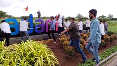 Adani VS Sena विमानतळावरील अदानींचा बोर्ड 'जमिनी'वर,अदानींकडून मराठी अस्मितेला नख लावण्याचा प्रयत्न?