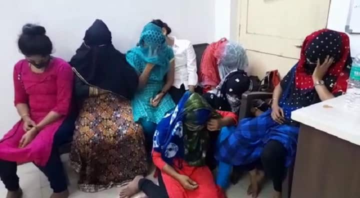 Surat : police boosted prostitute racket , 18 girls rescue from spa, 7 persons arrested Surat : સ્પાની અલગ અલગ કેબિનમાં યુવક-યુવતીઓ માણી રહ્યા હતા શરીરસુખ ને અચાનક પડી પોલીસની રેડ