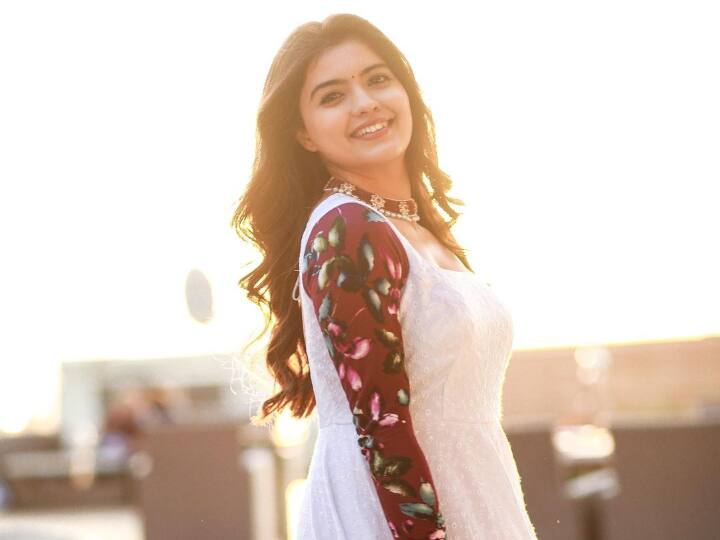 விழிகள் பார்த்து கொஞ்சம் வந்தது விரல் சேர்த்து கொஞ்சம் வந்தது