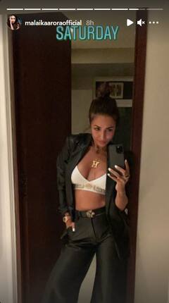 Too Hot To Handle: देर रात अपने खास दोस्तों के साथ पार्टी करती नजर आईं Malaika Arora, हॉट और स्मोकी लुक ने उड़ाए सभी के होश