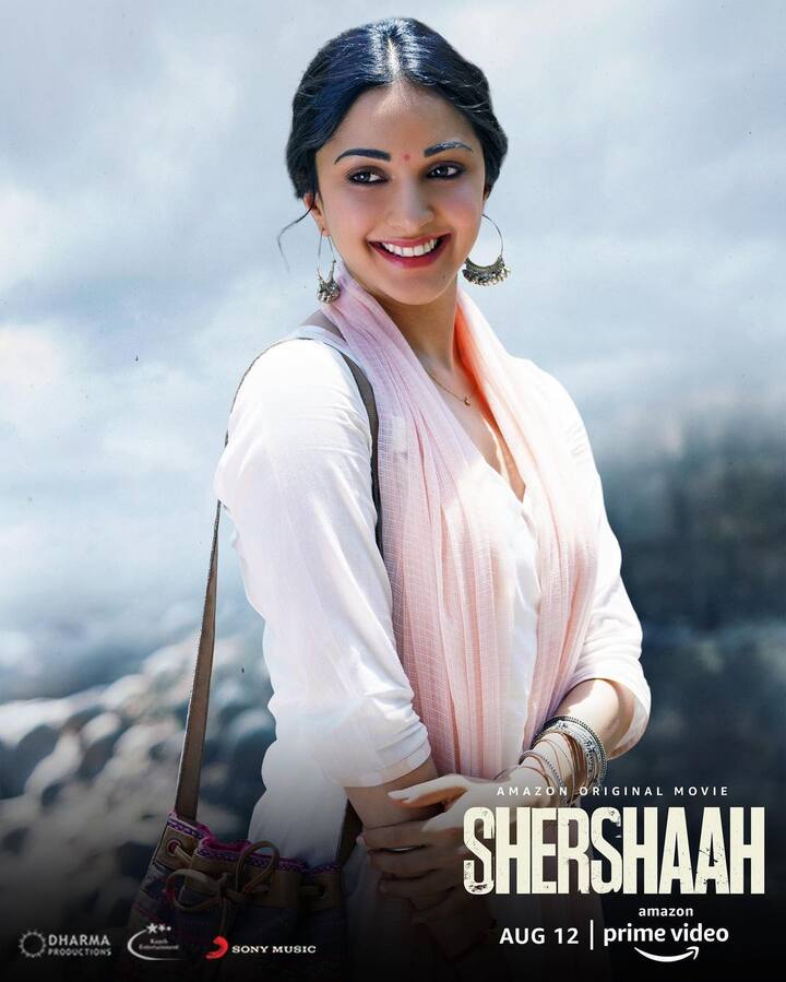 कियारा इन दिनों अपनी अगली फिल्म शेरशाह को लेकर सुर्खियों में हैं. यह फिल्म कारगिल वॉर में शहीद हुए कैप्टन विक्रम बत्रा की लाइफ पर आधारित है.