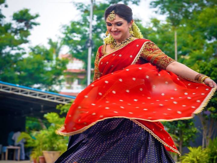 விழி சிறையில் பிடித்தாய் விலகுதல் போல் நடித்தாய் தினம் தினம் துவண்டேன் தளிரே
