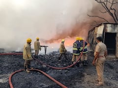 மதுரையில் பிளாஸ்டிக் குடோனில் பயங்கர தீ விபத்து, புகை மண்டலமாக காட்சியளித்த வானம் !