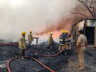 மதுரையில் பிளாஸ்டிக் குடோனில் பயங்கர தீ விபத்து, புகை மண்டலமாக காட்சியளித்த வானம் !