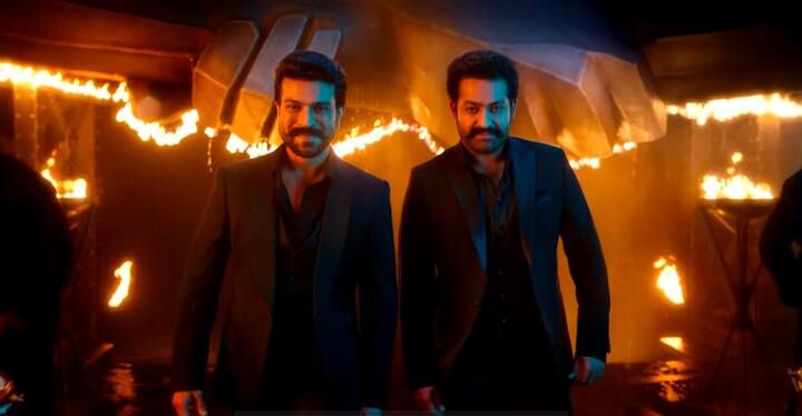 అయితే ఈ పాటకు ఇది ఒక వెర్షన్ మాత్రమేనని సమాచారం. మరో వెర్షన్ కూడా ఉందట. దాన్ని మాత్రం సినిమాలోనే చూడాలి. ఈ 'దోస్తీ' పాటలో మాత్రం చిత్రబృందం అంతా కనిపిస్తుంది. రాజమౌళి దగ్గర నుండి సినిమాకి పని చేసిన టెక్నీషియన్లు, నటీనటులంతా ఈ పాటలో కనిపిస్తారు. సినిమా మొత్తం ఈ పాట బిట్లు బిట్లుగా వినిపిస్తుంది.