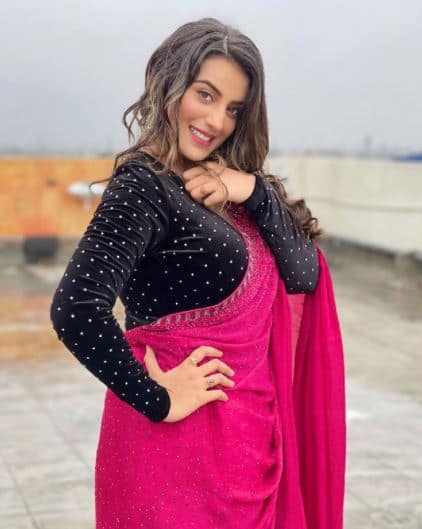 Akshara Singh: Bhojpuri sensation, Akshara Singh had shocked the entire industry when she had registered a complaint against ‘Lipstick’ fame Bhojpuri actor-singer Pawan Singh alleging that he and his associates were sending vulgar messages to her after she ended her relationship with Pawan on an ugly note.