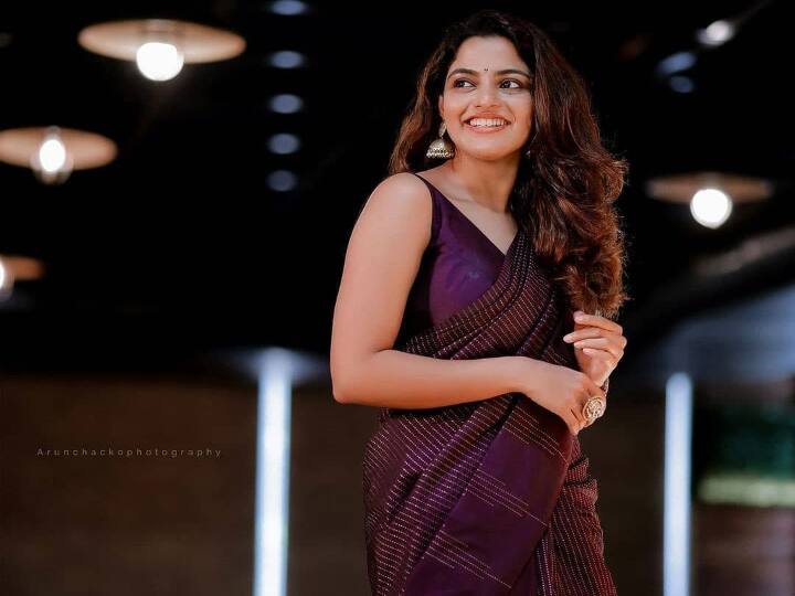 இல்லை அவளும் என்றே உணரும் நொடியில் இதயம்   PC: arunchackophotography