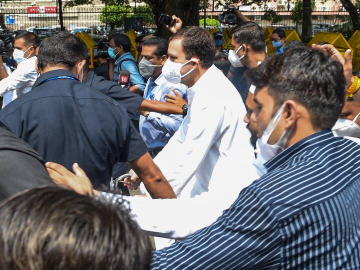 बैठक के बाद राहुल गांधी और कई अन्य विपक्षी नेता महंगाई का विरोध करते हुए साइकिल से संसद पहुंचे. कांग्रेस प्रवक्ता अभिषेक मनु सिंघवी ने कहा कि विपक्षी नेताओं की बैठक 2024 की एक तस्वीर है. उन्होंने संवाददाताओं से कहा, ‘‘बैठक में सभी दलों ने जो एकजुटता दिखाई, उसके लिए हम उनका धन्यवाद करना चाहते हैं। इस बैठक में बहुत ज्यादा समन्वय और सौहार्द दिखा. जो लोग बांटना और बरगलाना चाहते हैं, उन्हें स्पष्ट संदेश दिया गया है कि पेगासस, महंगाई और किसानों के मुद्दों पर हम एकजुट रहेंगे.’’