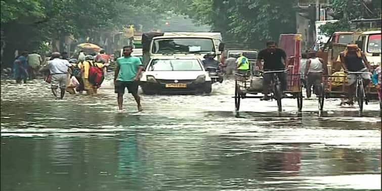 Kolkata Rain Waterlogging at College Street Amherst Street Thanthania Rain Waterlogging : সোমবার রাতের অবিরাম বৃষ্টিতে ভাসছে আমহার্স্ট স্ট্রিট, কলেজ স্ট্রিট, ঠনঠনিয়া
